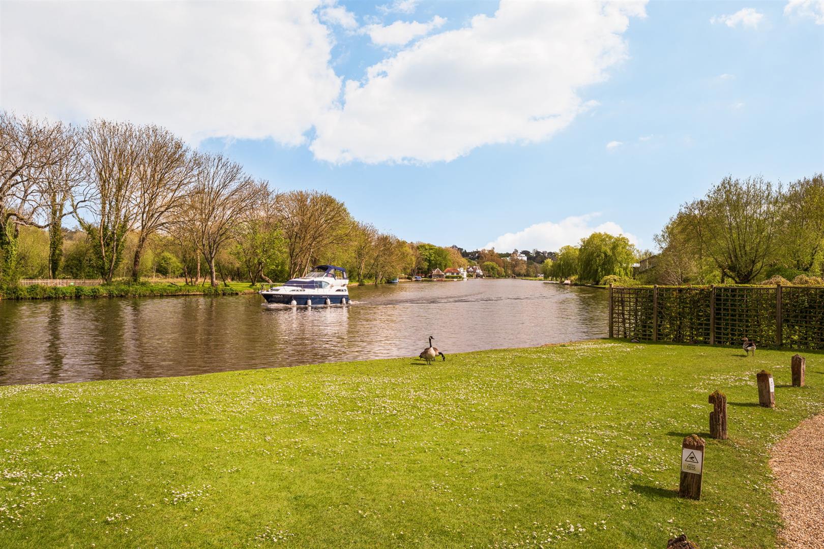 Basmore Lane, Lower Shiplake, Henley-on-Thames